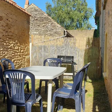 Petite Maison En Pierre Au Coeur Du Perigord Noir Proche De Sarlat Et Rocamadour *